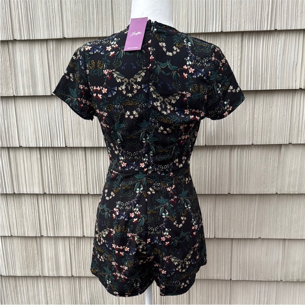 ✨HP✨Black Floral Romper - Picture 2 of 7